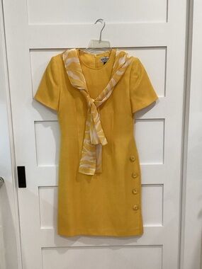 Kasper for ASL Sunny Yellow Short Sleeve Shift Dress with Scarf